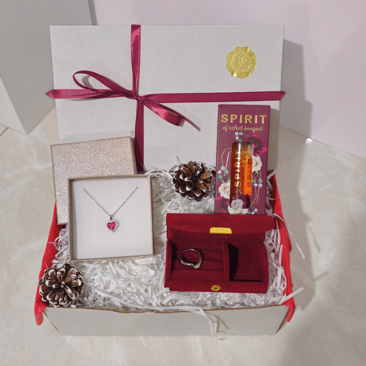 γυναικείο δωρο με κοκκινη κοσμηματοθηκη και γυναικειο αρωμα και ασιμι κολιε με στοιχειο καρδια με κοκκινη πετρα
