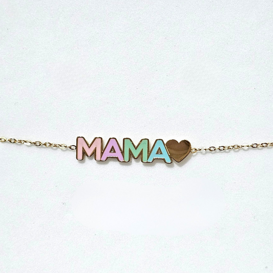 Πανέμορφο κολιέ Μαμά ,με πολύχρωμα γράμματα με καρδούλα ,σε χρυσό χρώμα. Κατασκευασμένο από ανοξείδωτο ατσάλι.